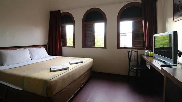 Red Inn Court George Town Albergue
