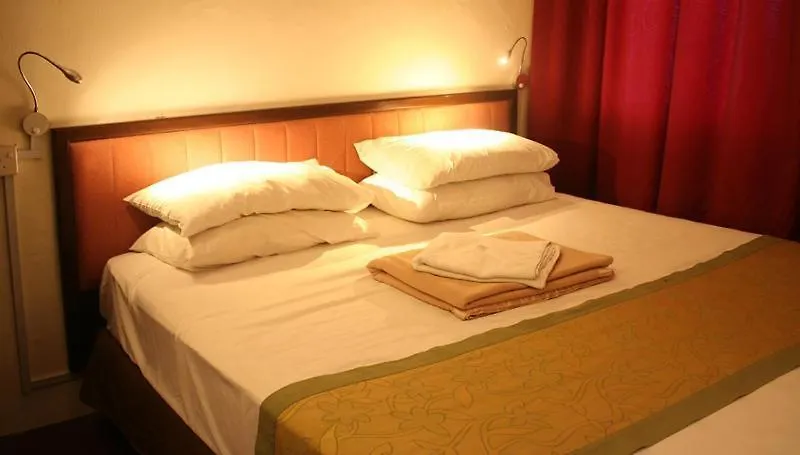 Red Inn Court George Town Albergue