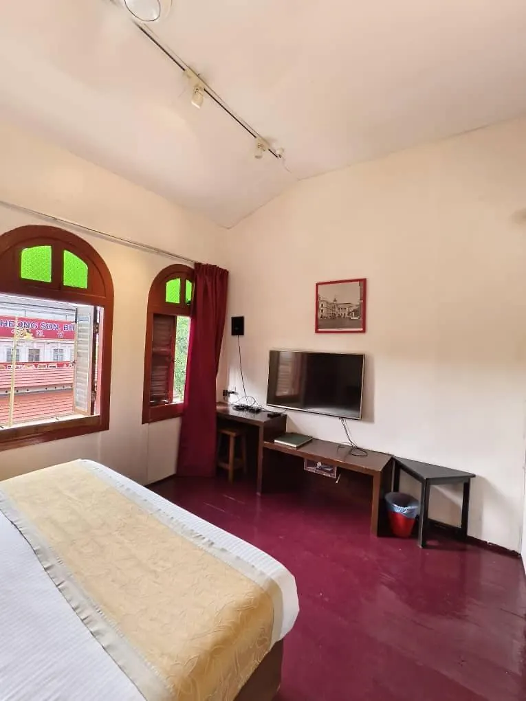 Red Inn Court George Town